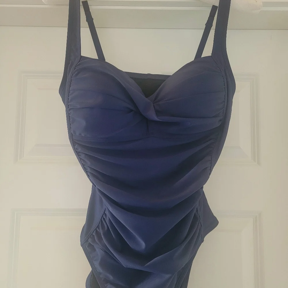 Liz Claiborne One Piece Navy Tummy Flattering Swimsuit. Size 10